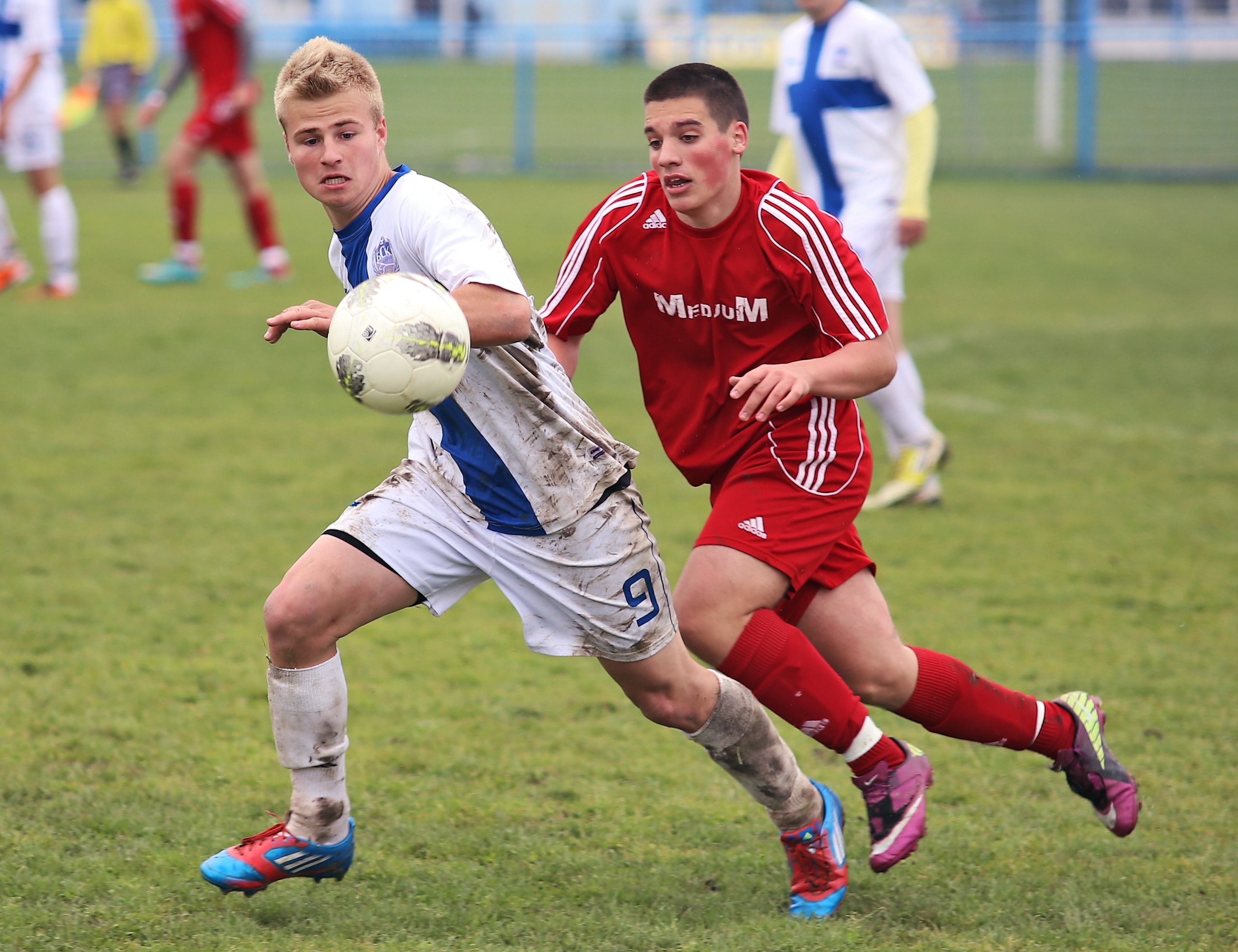 Zwei Spieler im Zweikampf